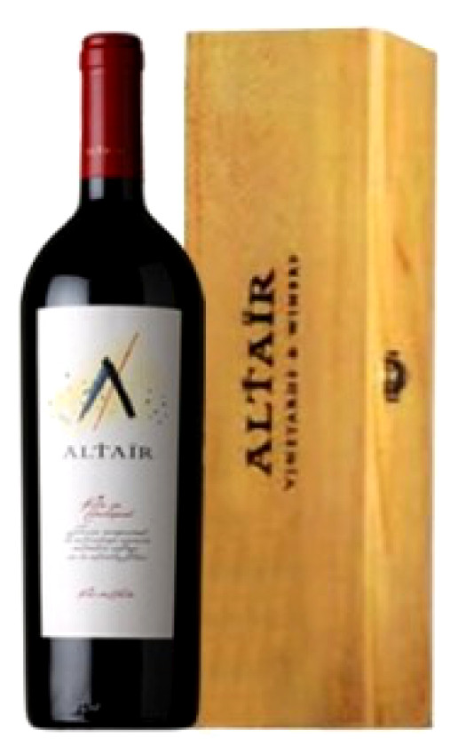 Altair Bordeaux Blend 2004 in wooden box